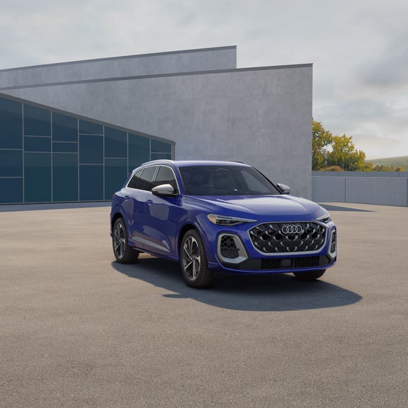 Front 3/4 view of the Audi SQ5 parked.