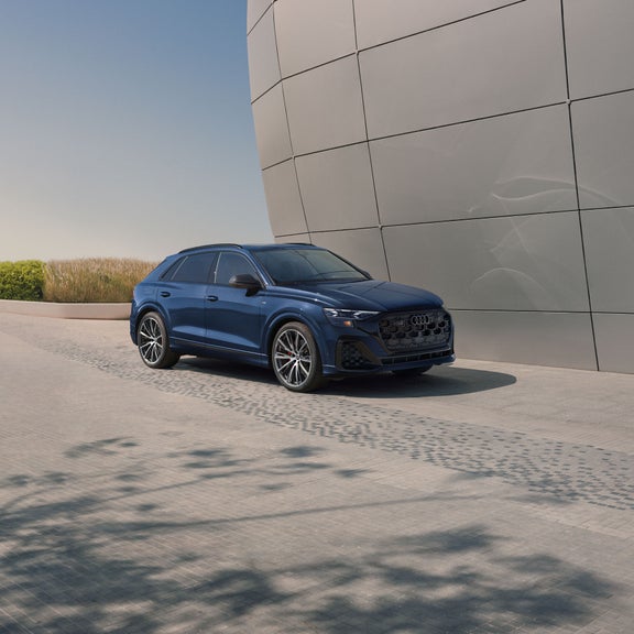 Three quarter front view of the Audi Q8. 