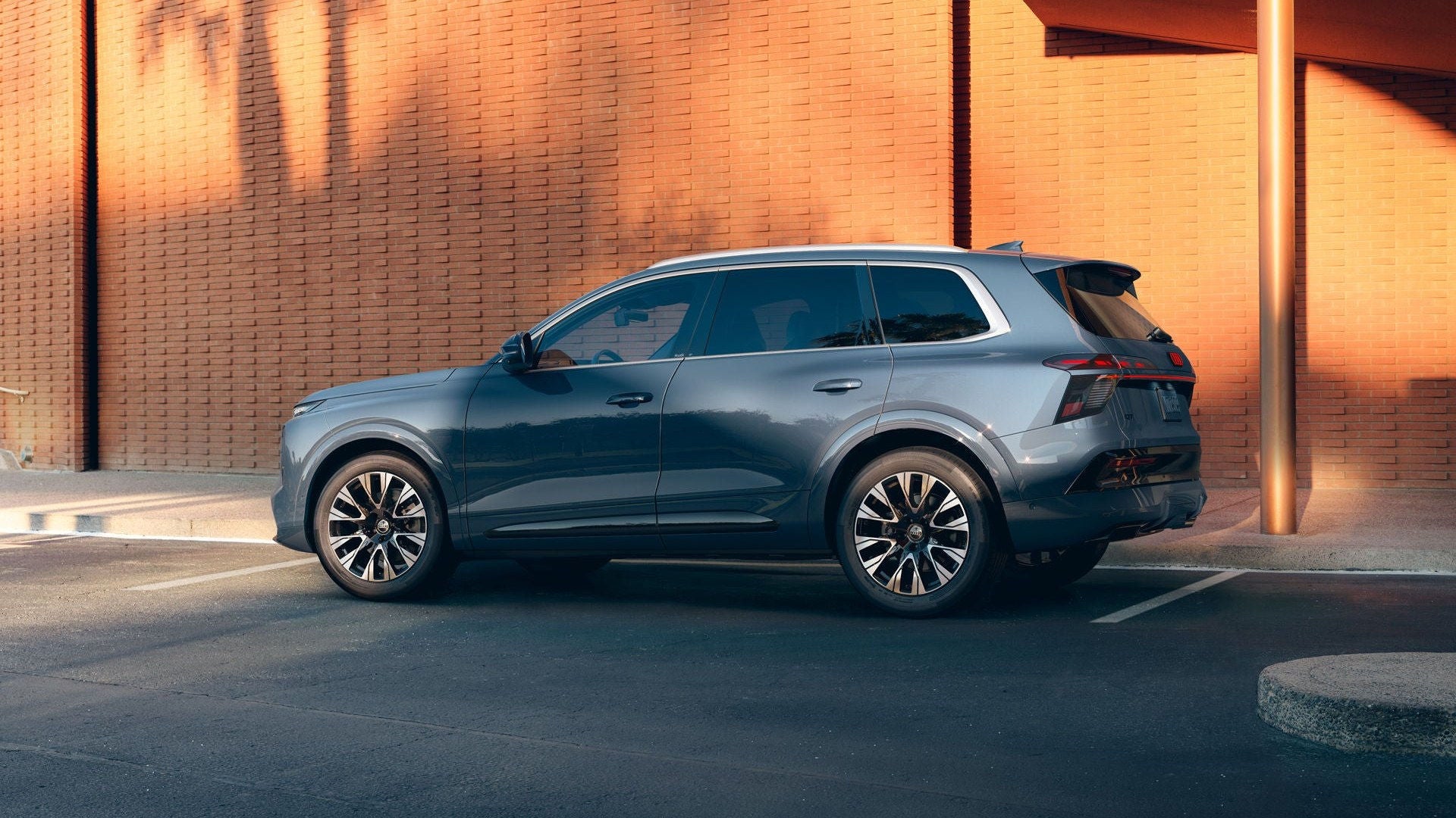 The redesigned 2027 Audi Q7 at dusk