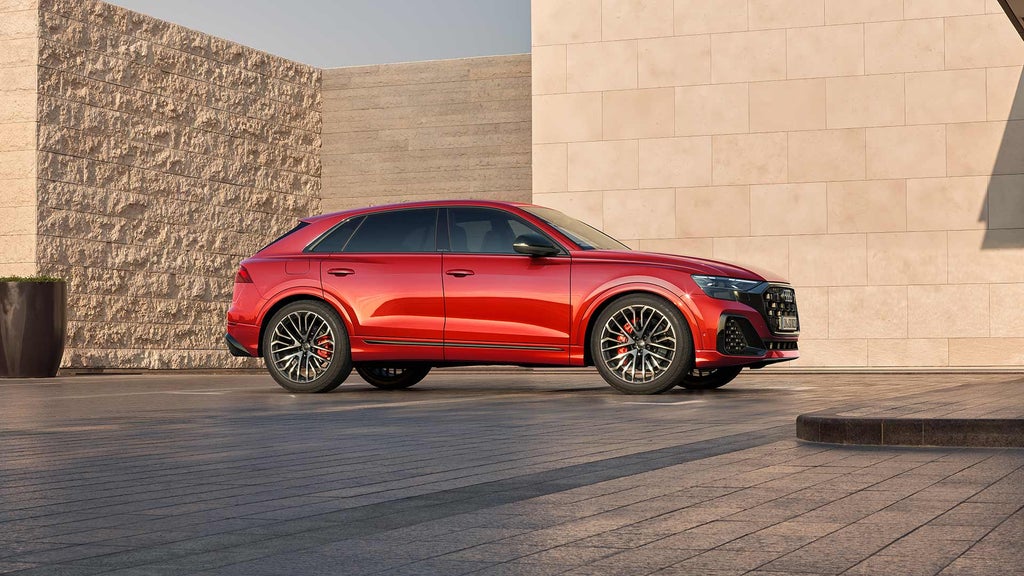 The Audi RS 6 Avant and its interior in the colour cognac.