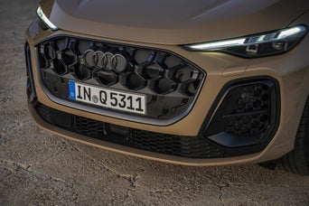 Vue de près du pare-chocs d’un Audi Q5