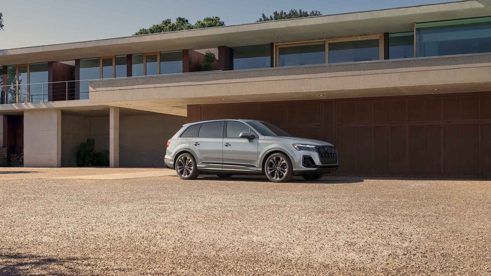 Exterior side profile view of an Audi Q7 parked.