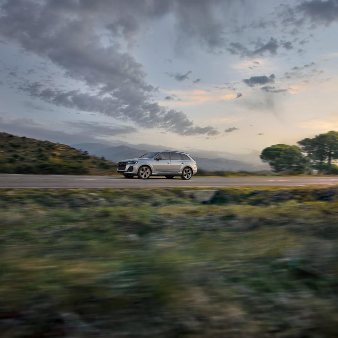 2026 Audi Q7 Exterior Driving Fast Side View