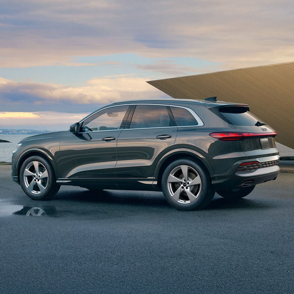 3/4 front view of the Audi Q5 in motion.