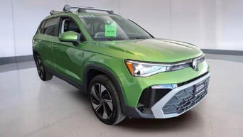 Volkswagen Taos SE with 4MOTION® 1.5T TSI8-speed automatic