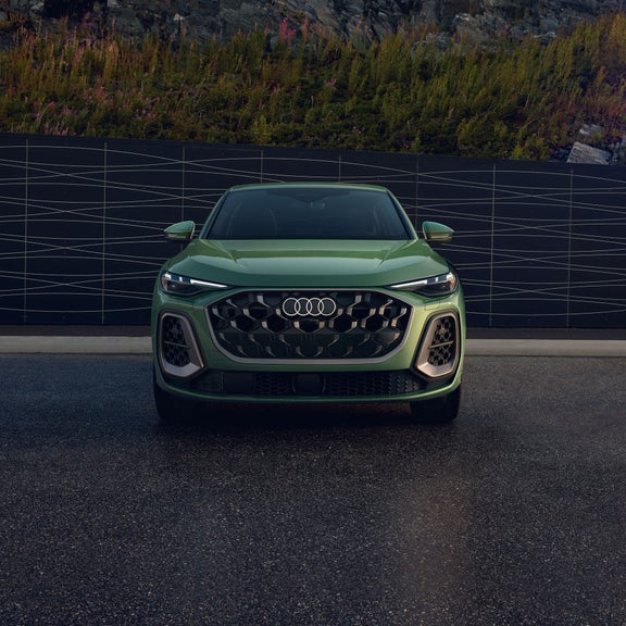 Front profile of the all-new Audi Q5 Sportback.