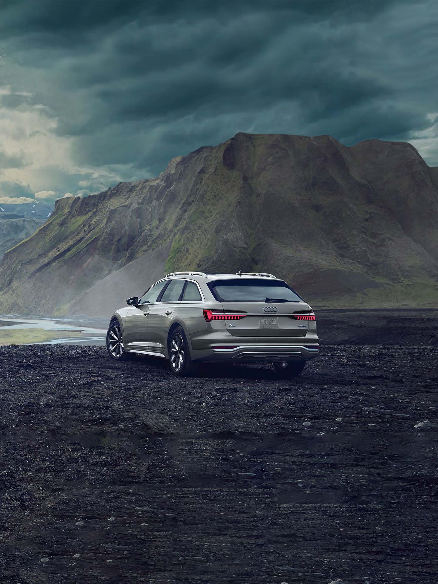 Vue arrière aux trois quarts de l’Audi A6 allroad.