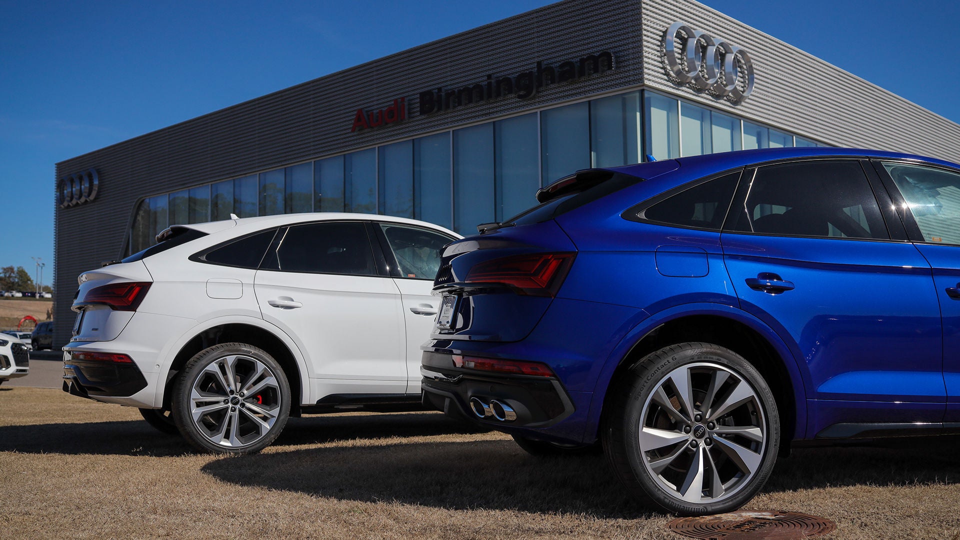 Audi employee polishing an Audi SUV