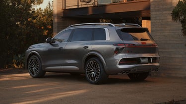 3/4 back view of the Audi SQ9