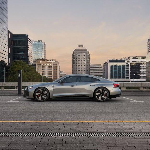 Side profile of the Audi e-tron GT. 