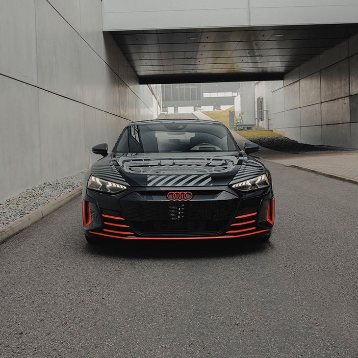 Front view of the Audi RS e-tron GT project_513/2 parked.