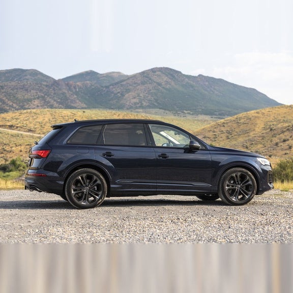 2026 Audi Q7 side profile Waitomo Blue at Audi Sewickley near Pittsburgh PA