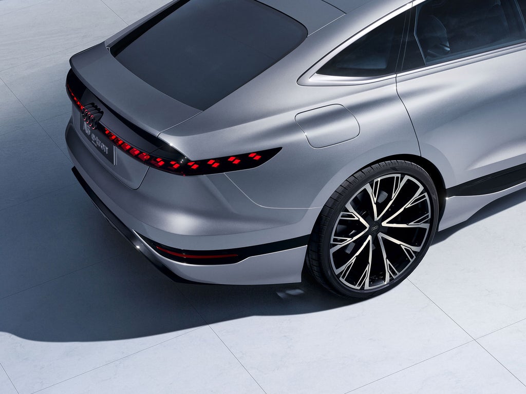 A side view of the vehicle’s tail, highlighting the quattro muscle on the wheel arches, which segues into a digital OLED light display.