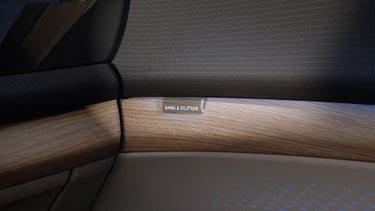 Close up on the Bang & Olufsen speaker in the Audi Q7.