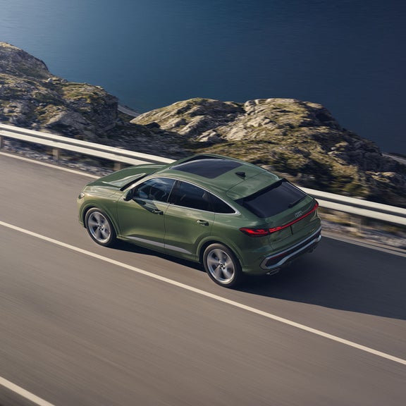 Aerial view of the Audi Q5 Sportback in motion. 
