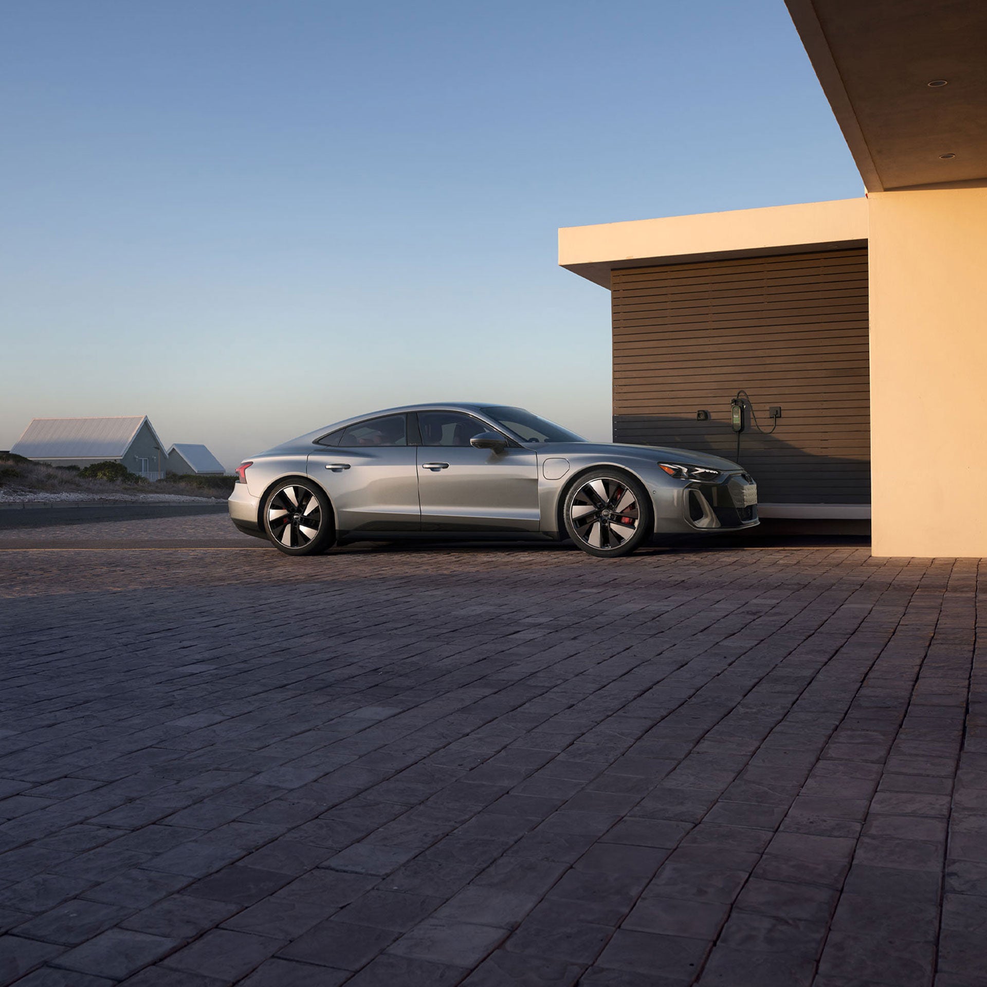 Three-quarter side view of the Audi S e-tron® GT.