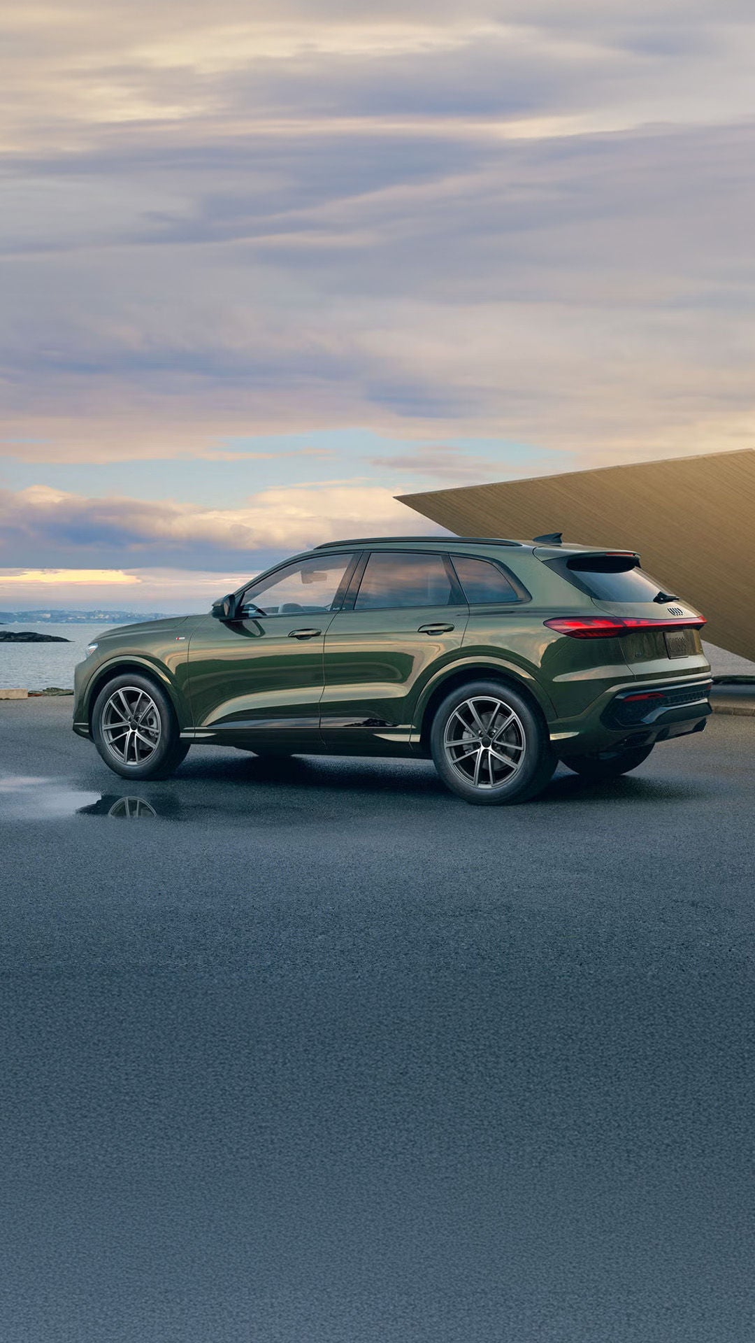 3/4 view of Audi Q5
