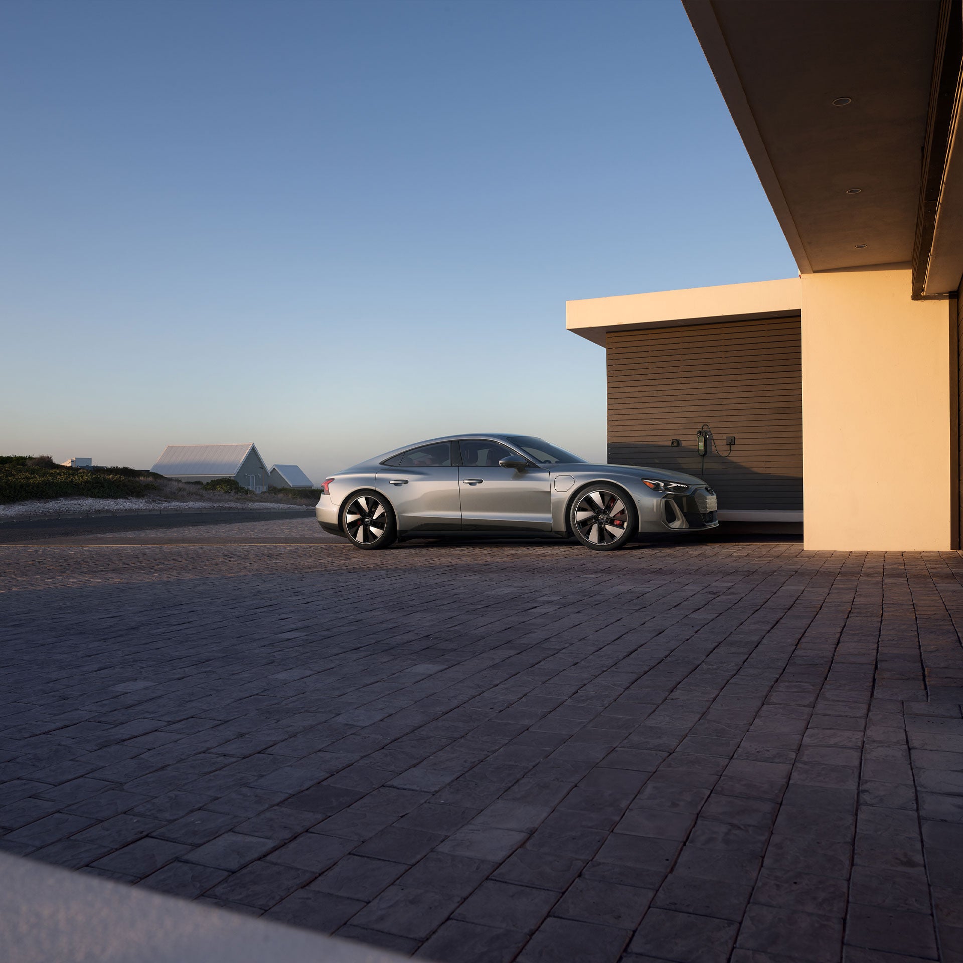 Three-quarter side view of the Audi S e-tron® GT. 