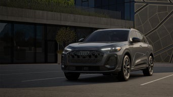 Front 3/4 view of the Audi Q5.