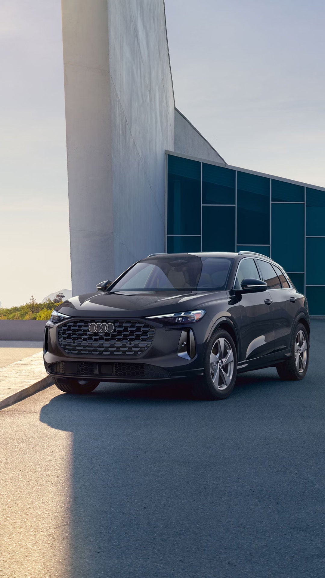 Three-quarter front view of the Audi Q5.