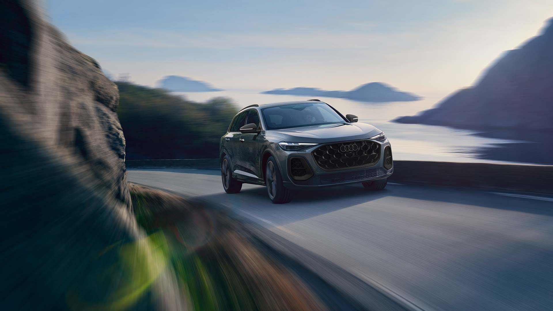 Side profile of an Audi SQ7.