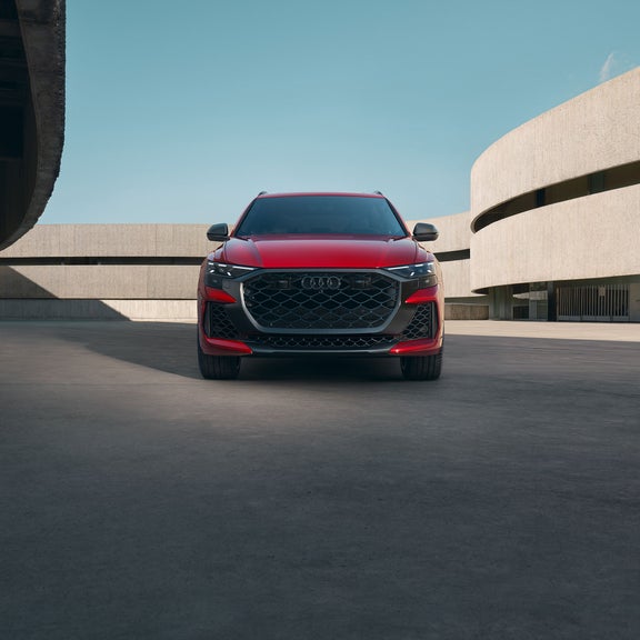 Front profile of the Audi RS Q8 parked.