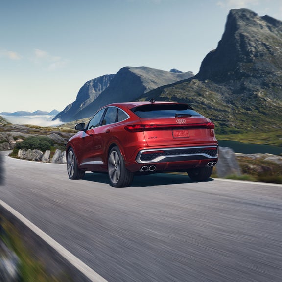 Three-quarter rear view of the Audi SQ5 Sportback accelerating.