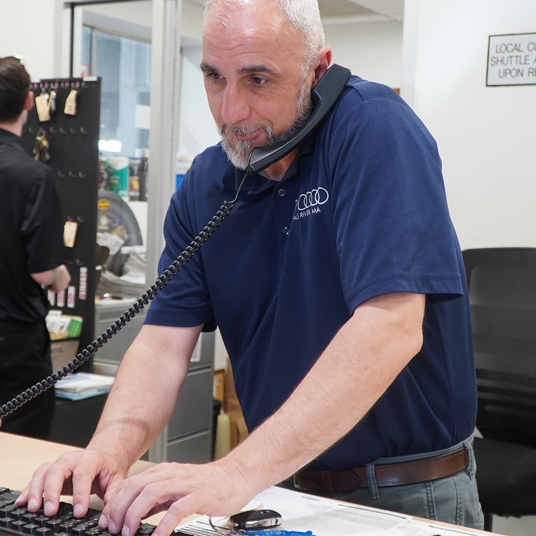 Front profile view of an Audi Q7 accelerating.