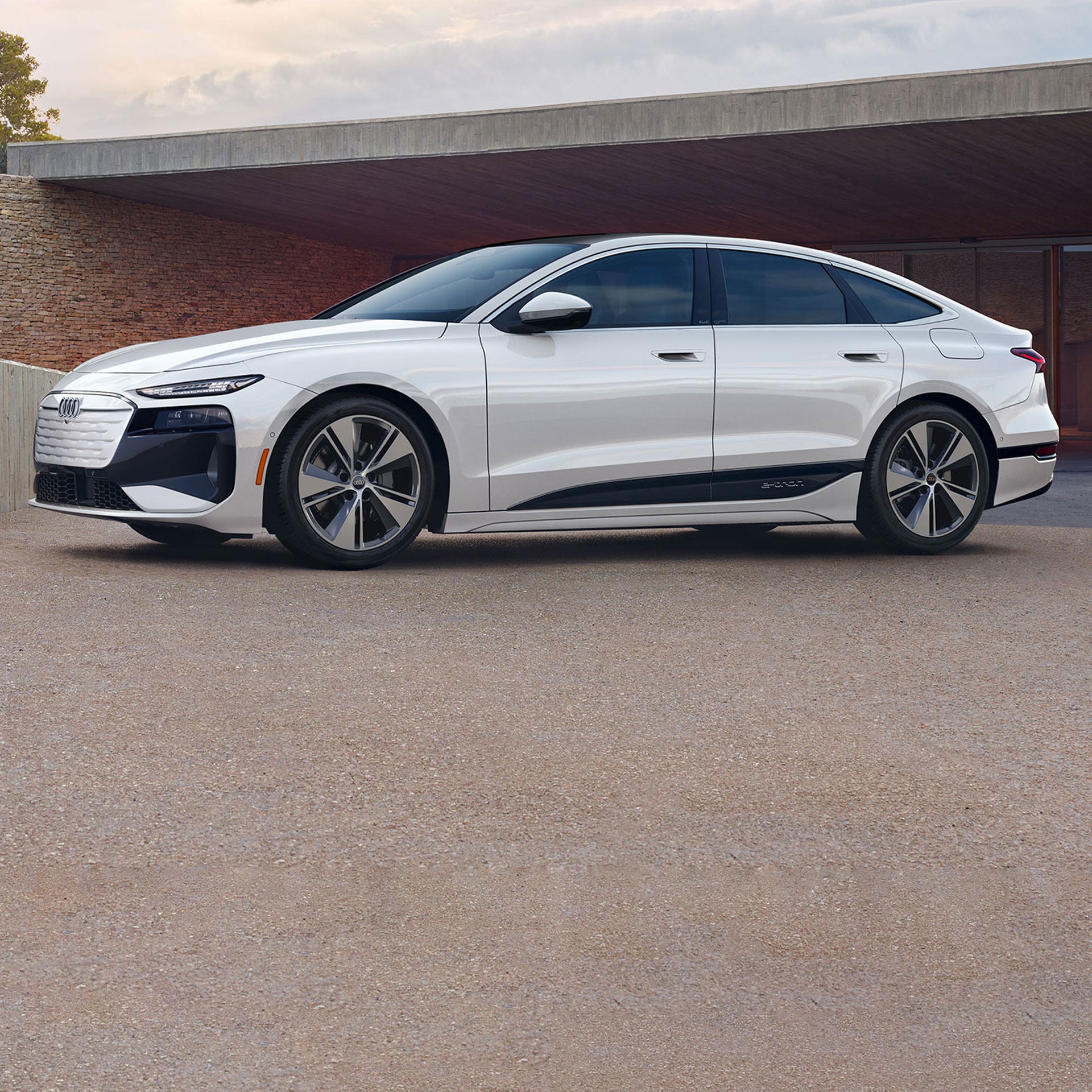 Side view of the Audi A6 Sportback e-tron.