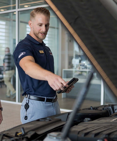 Front profile view of an Audi Q7 accelerating.