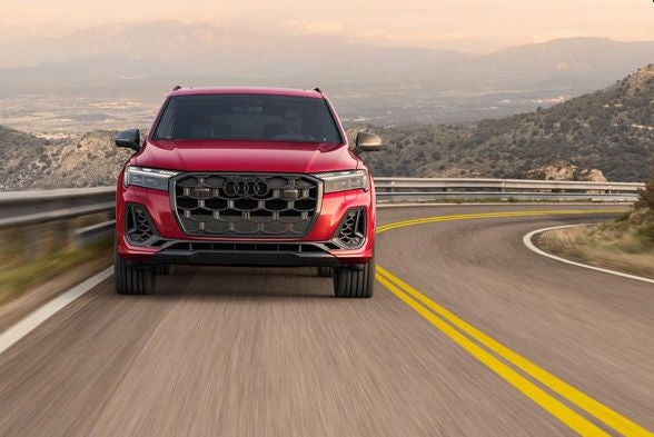 Audi SQ7 accelerating. 