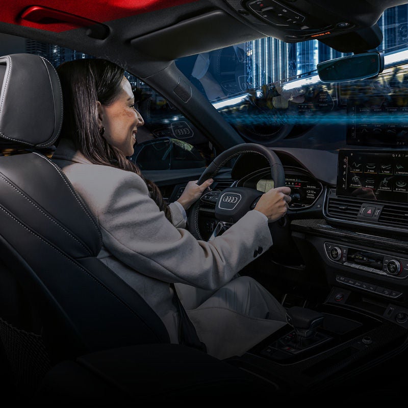 Left profile view of an Audi Q7 accelerating.