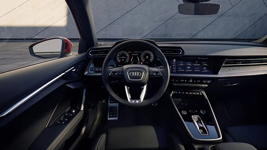 Vue intérieure de l'habitacle et du poste de conduite de l'Audi A3.