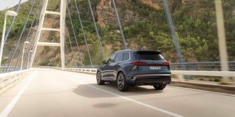 Q7  front view on the road