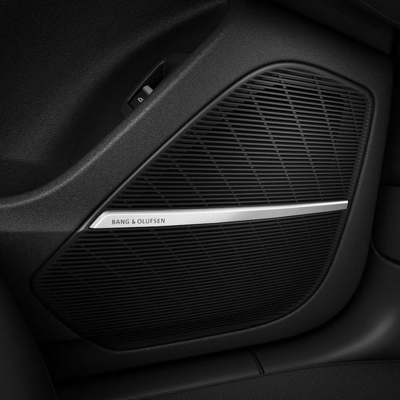 Close-up of the Bang & Olufsen® speakers in the Audi Q7.